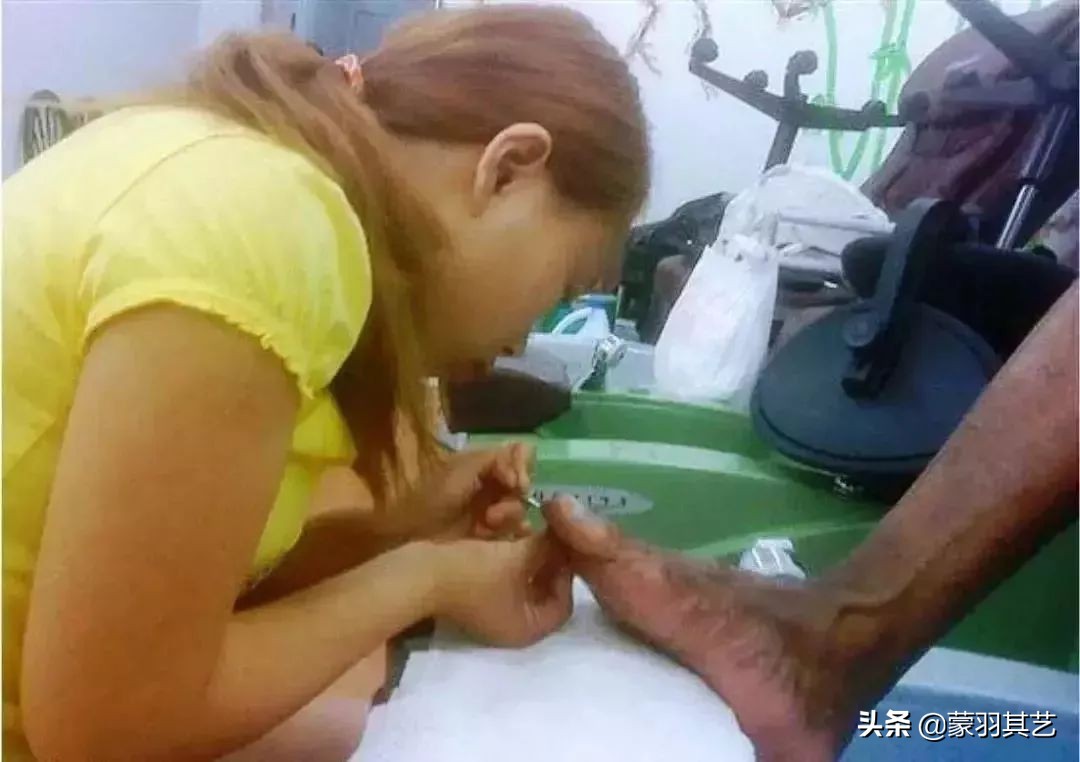 凤姐在美国修脚,为什么凤姐宁愿死在美国也不回国