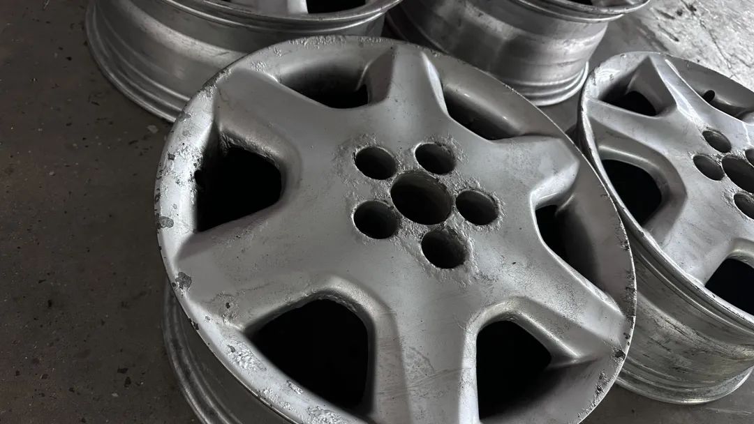 大哥12万买2005年售价100万的凌志LS430，含泪又花10万翻新才能开