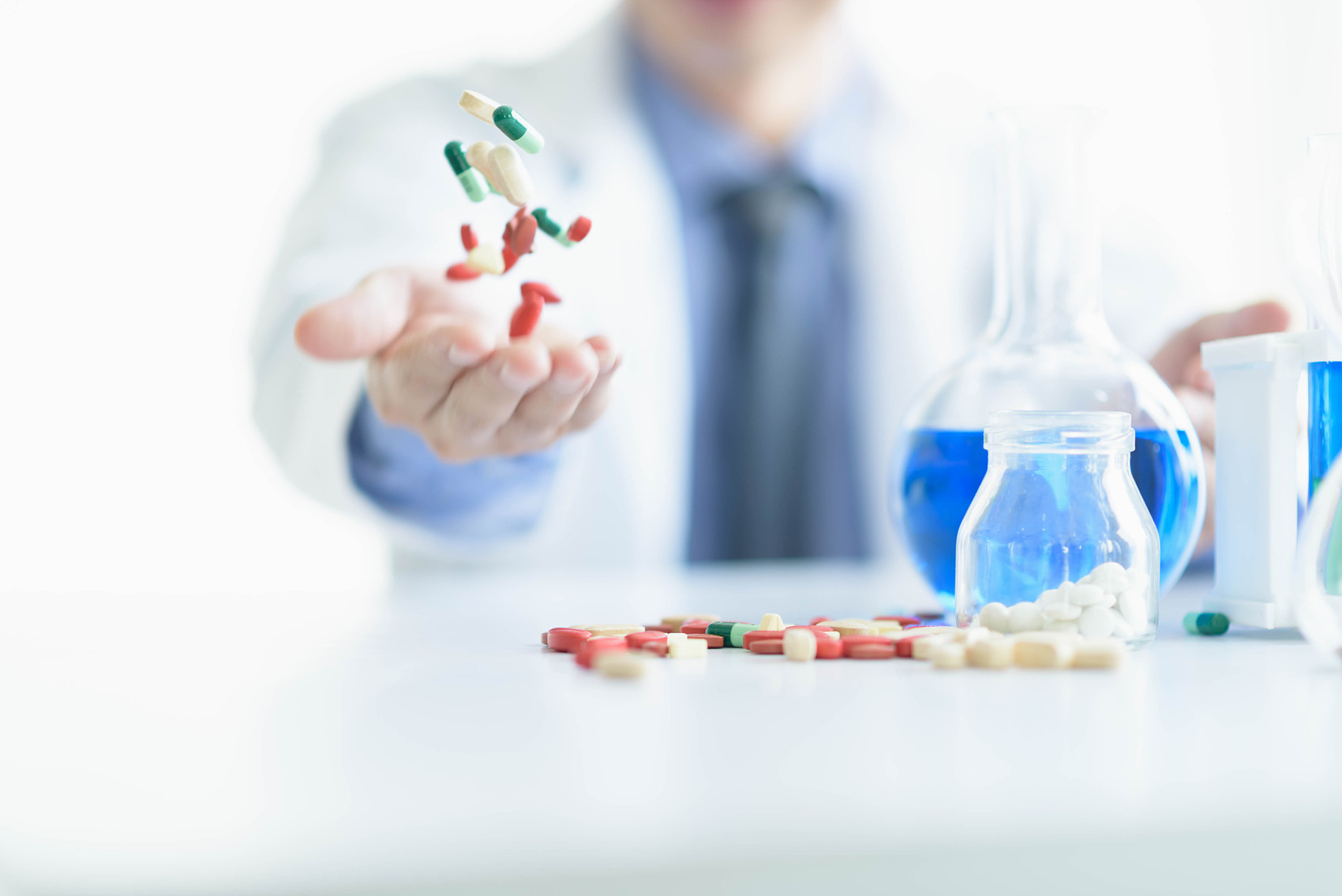 原第二大连锁药店退市；入境要查猴痘；长三角联盟集采结果公布