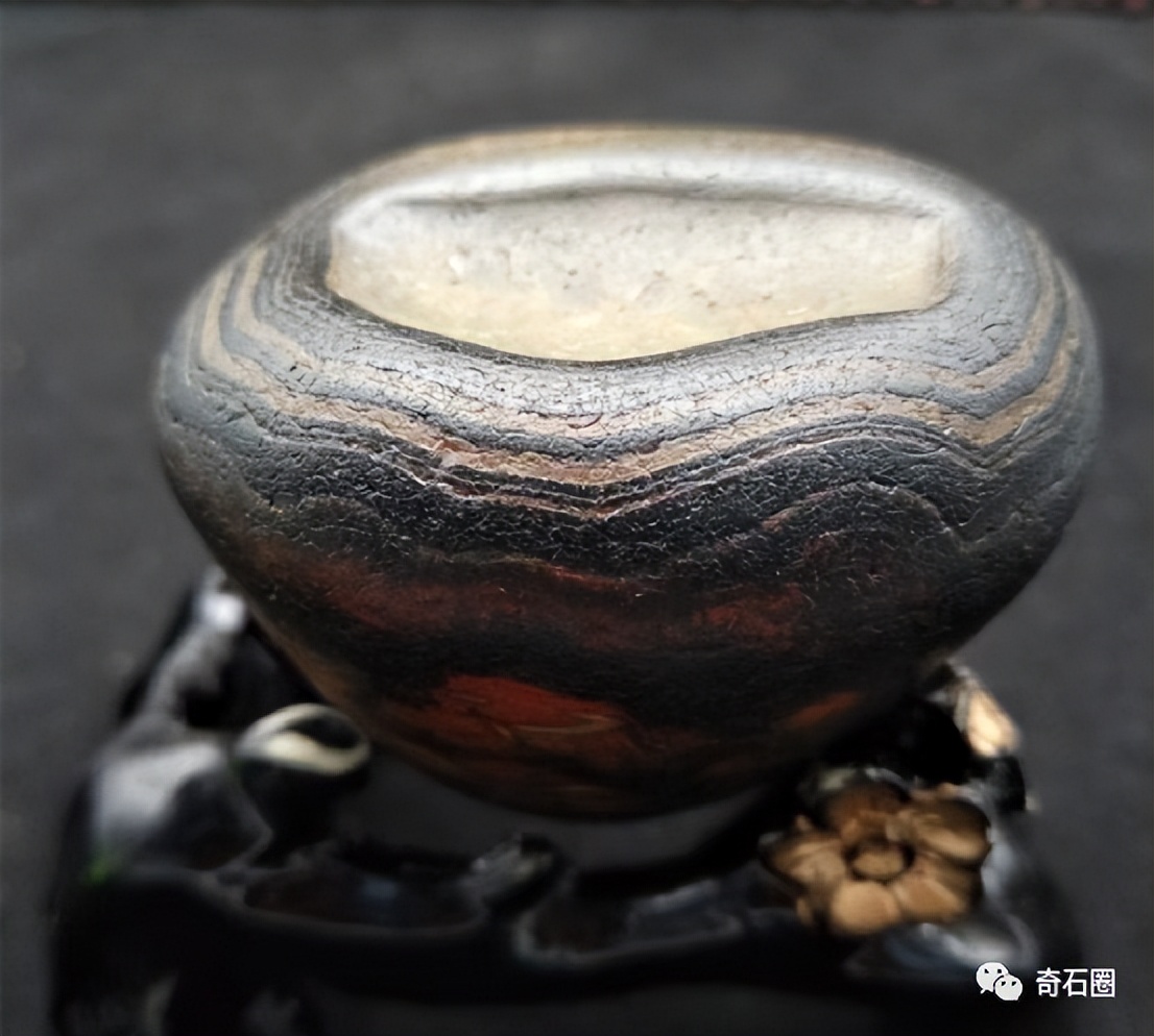 “带窝窝的石头”入围作品展播