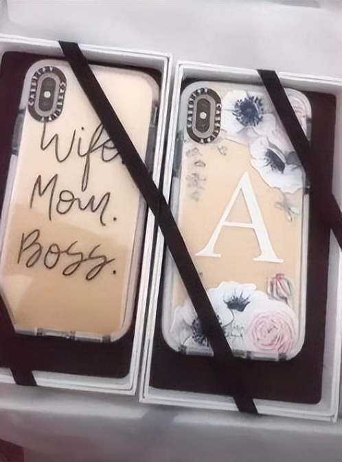 太甜了梅西与妻子在机场深情拥吻,梅西9岁时对她一见钟情