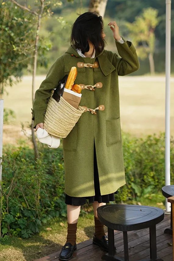 牛角扣大衣穿搭高级感小个子,牛角扣大衣如何穿出年轻高级感