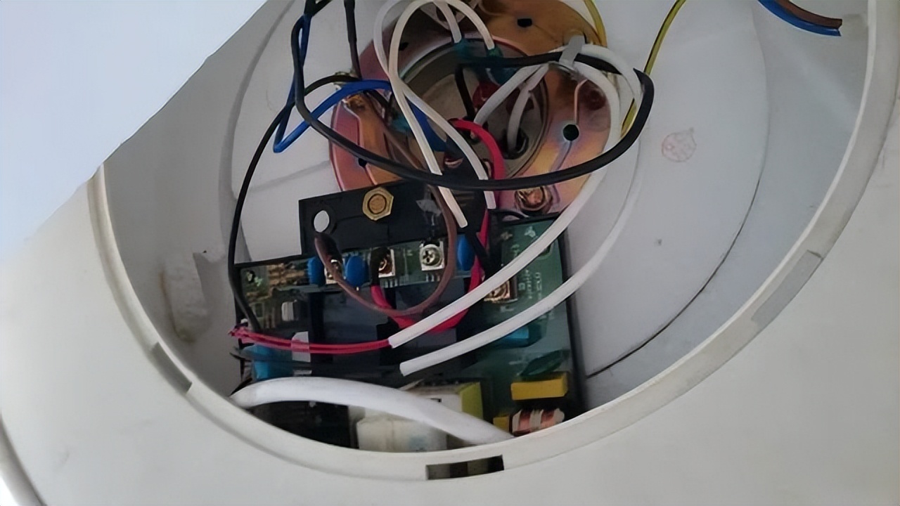 即热式电热水器的正确用法,电热水器各个阀门的用法