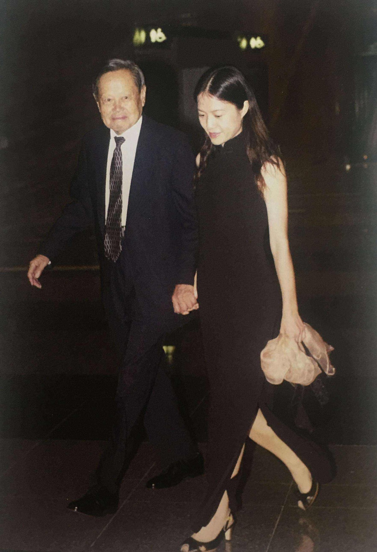 相差54岁的杨振宁和翁帆,翁帆对95岁杨振宁有多少爱情