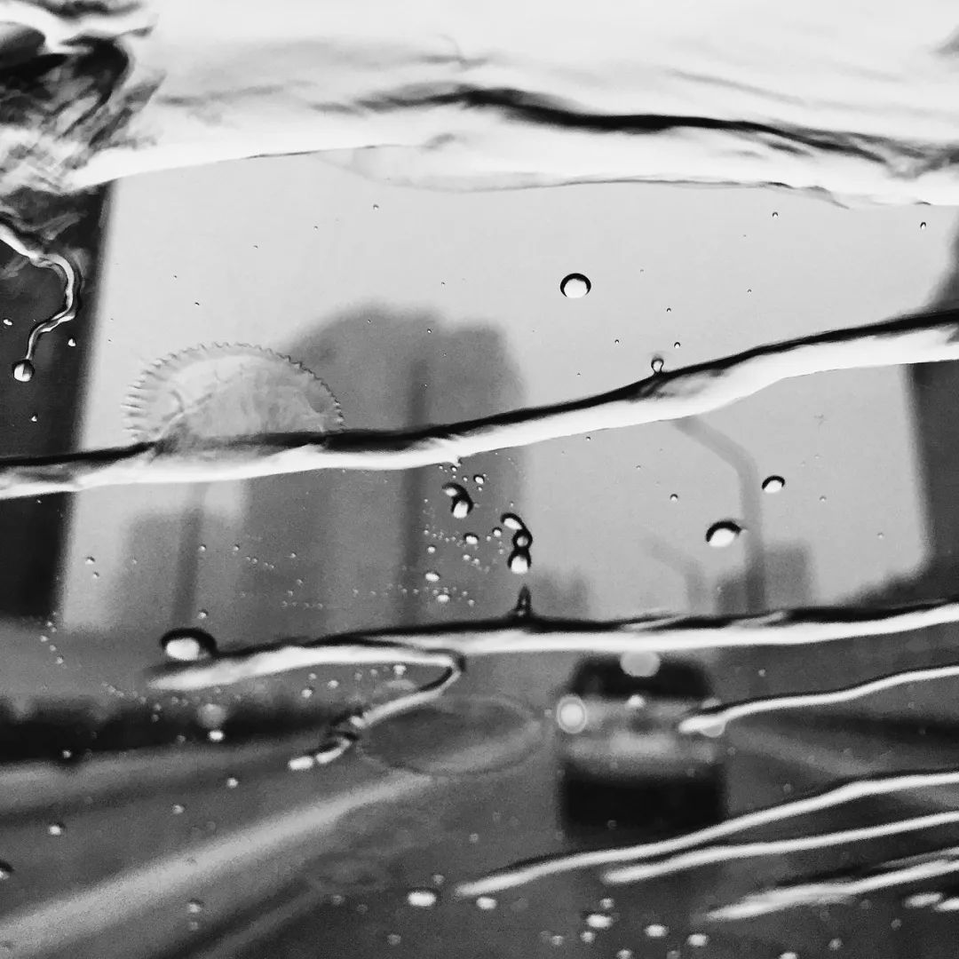 曾经红极一时的摇滚歌手,他是歌坛公认的实力歌手