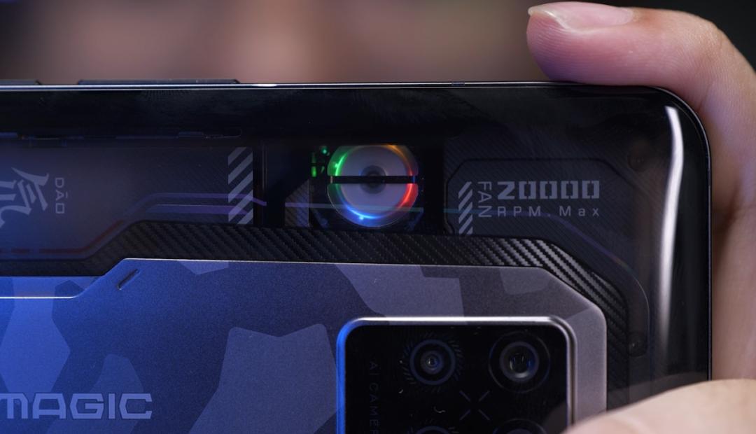 「实验室」全新评测，8款手机专业游戏测试对比，ROG杀疯了