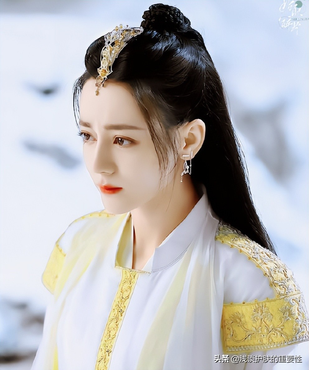 毛孔粗大爱出油适合什么护肤品,t区出油毛孔粗大用什么护肤品