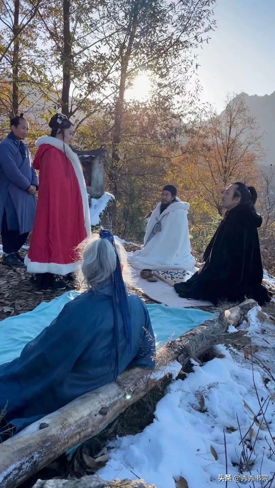 薛山长：这里有我们选编的《古诗五百首》一套，蒙顶甘露一罐