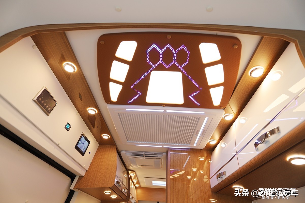 福特商务旅游一体的豪华房车,福特黑骑士商旅两用房车