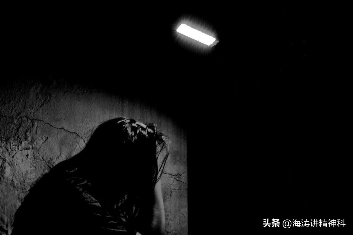 精神分裂症有什么表现怎样治,精神分裂症减药后出现症状怎么办