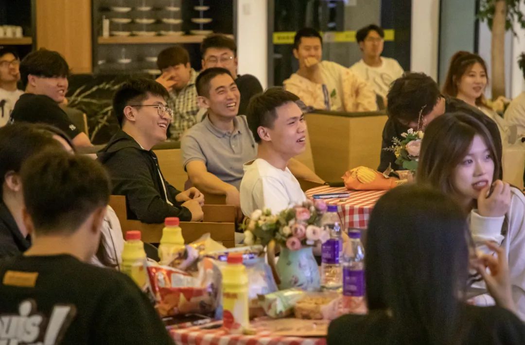 同城热搜第二！《大三女生》开播即热播