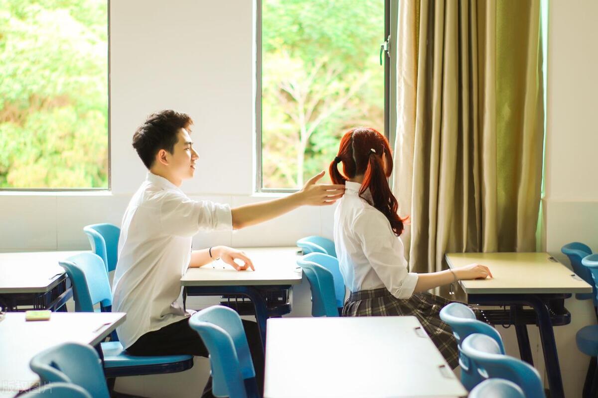 女儿远嫁父母给30万嫁妆,女儿出嫁父母陪嫁二十万