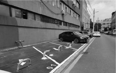 私装停车地锁整治,私设地锁占车位被拆除