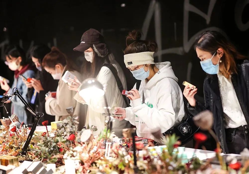 独家｜話梅要造一个“线下李佳琦”？