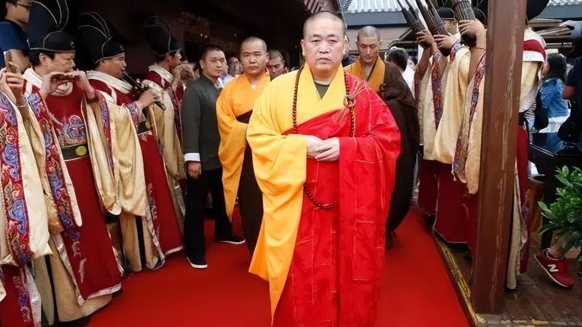 少林寺方丈释永信的袈裟有多值钱,释永信一身袈裟和佛珠多少钱