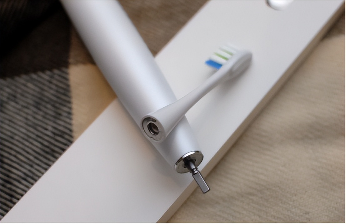 为什么牙医不推荐使用电动牙刷,牙医不推荐电动牙刷背后的原因