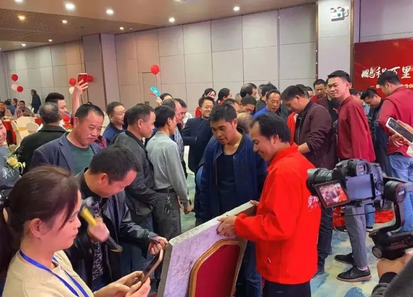 德高瓷砖背胶正确使用方法,瓷砖背胶怕冻了可以使用吗