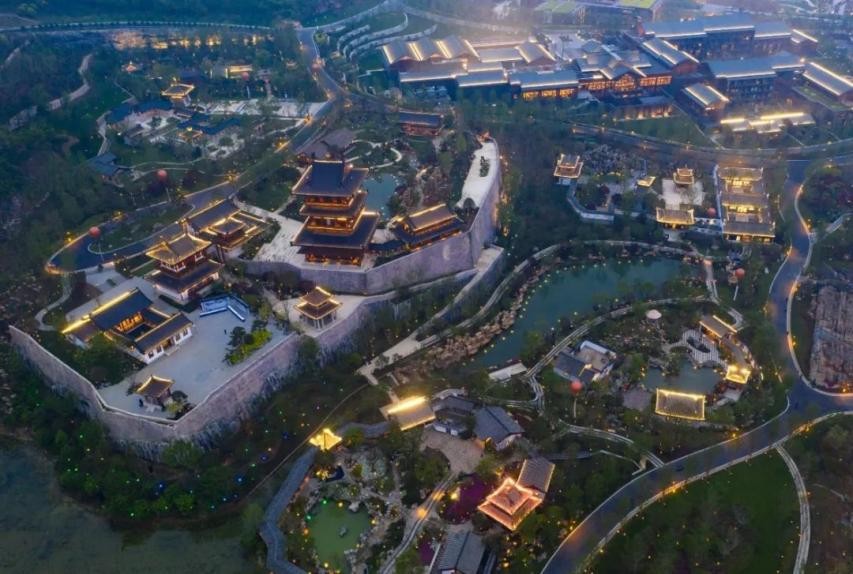 废弃矿坑即将改造的主题区,废弃矿坑生态修复与景观改造