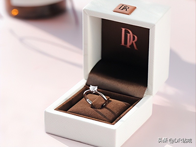 国庆结婚戒指怎么挑选,婚戒价格与戒指材质的关系