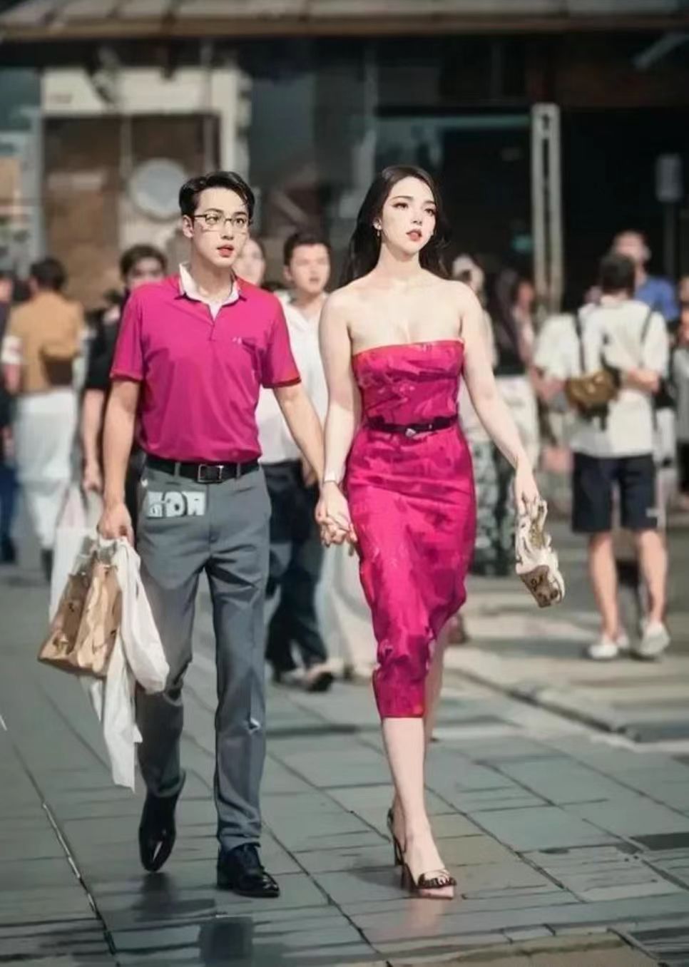 太古里成模仿秀车祸现场,“牵手门事件”一直被模仿,从未被超越