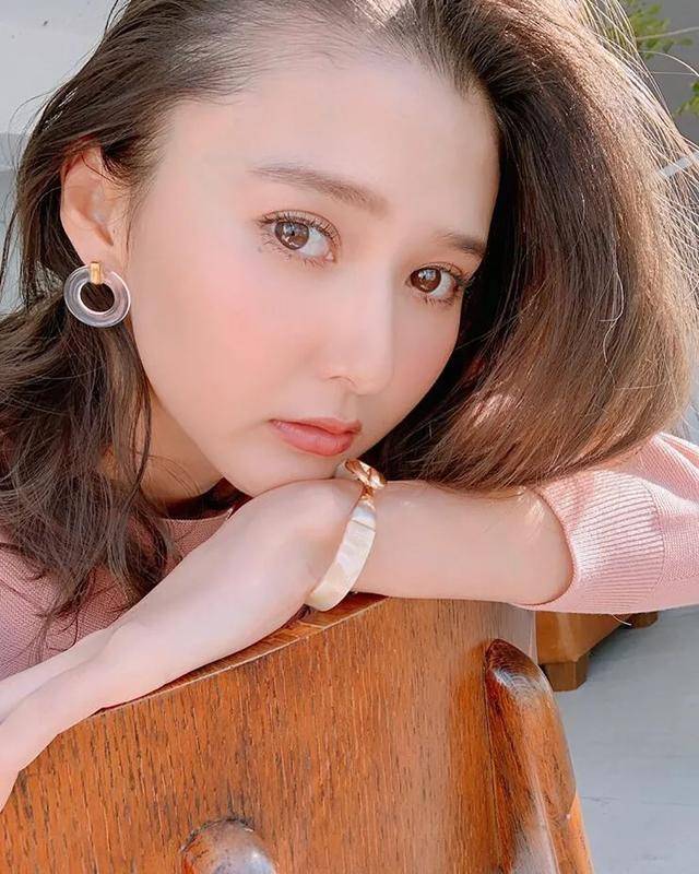 艳惊四座的J女郎们还好吗?有人退圈端盘子、有人越老越美真神颜