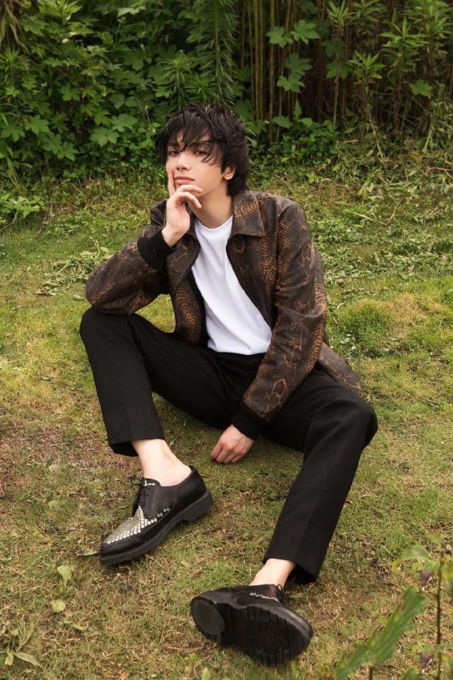 华晨宇下颌骨角度,华晨宇削下颌骨了吗