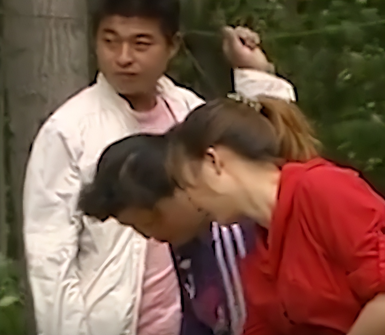 富家女下嫁农村小伙婚后生活,富家女子嫁给穷小子过苦日子