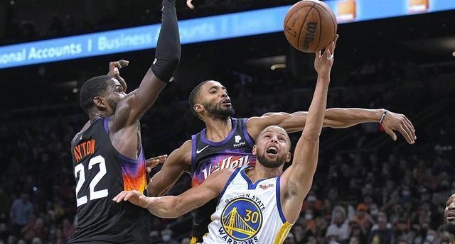 名嘴点评库里高难度三分绝杀太阳,34分超级大逆转湖人掀翻开拓者