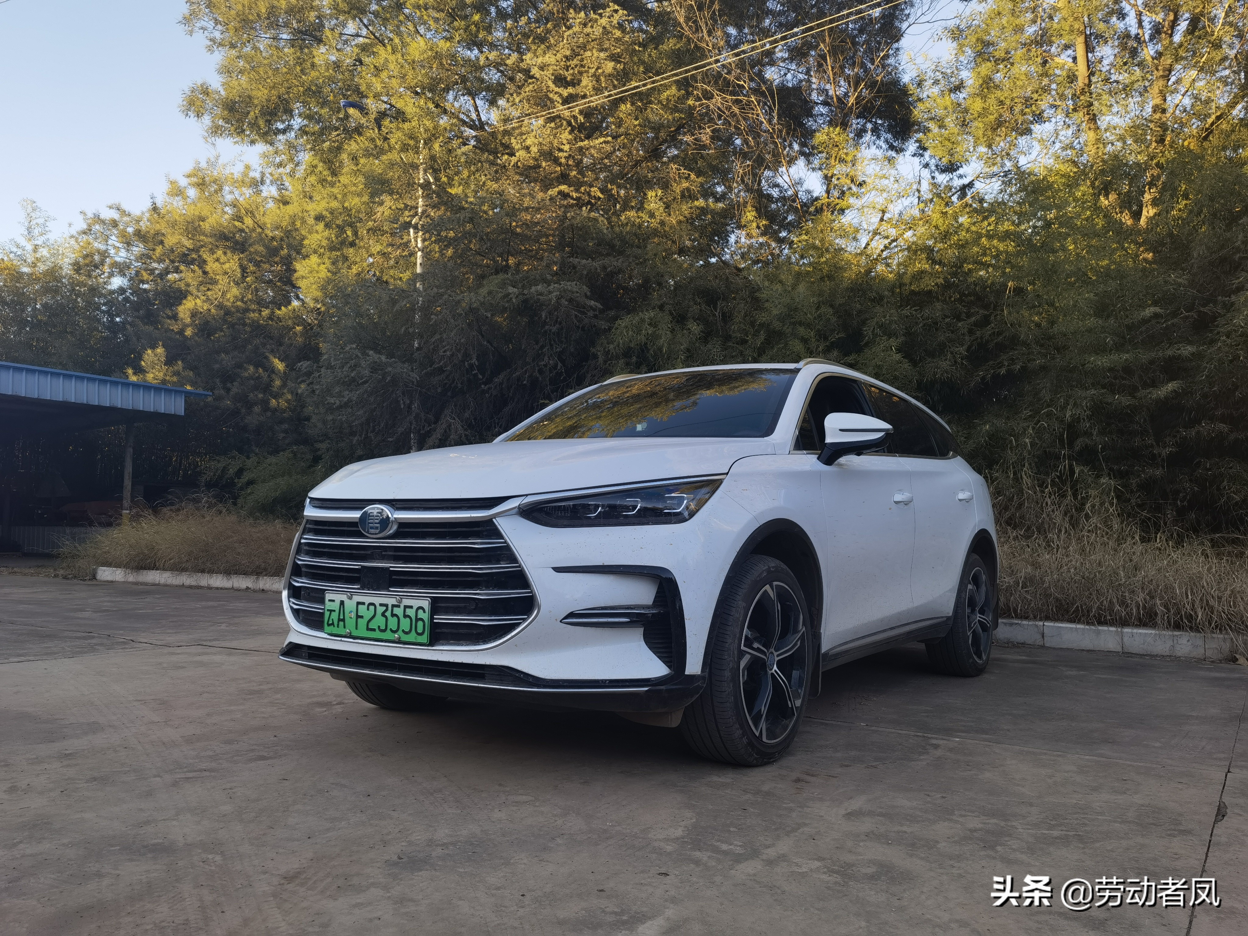 唐dmp前挡风玻璃自爆,唐dmi前挡风玻璃破了走保险吗