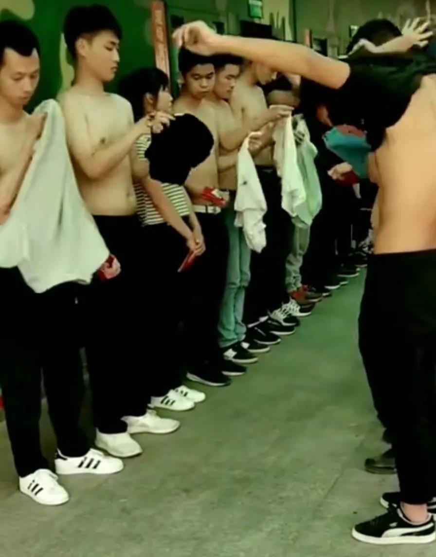 工厂为什么不招收有纹身的人,为什么厂不招纹身的人