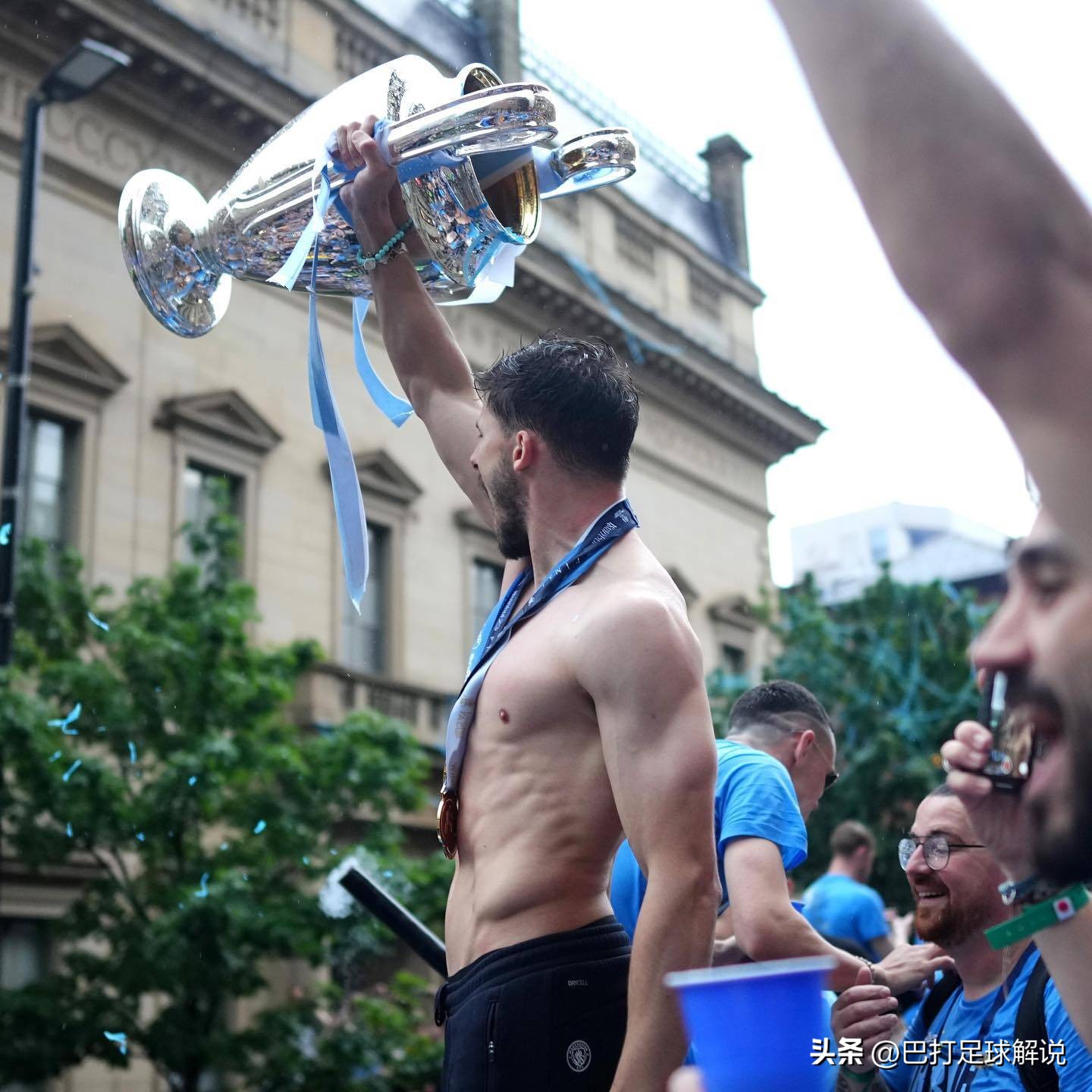 曼城今夏第三签后卫凯尔沃克,曼城三冠王沃克