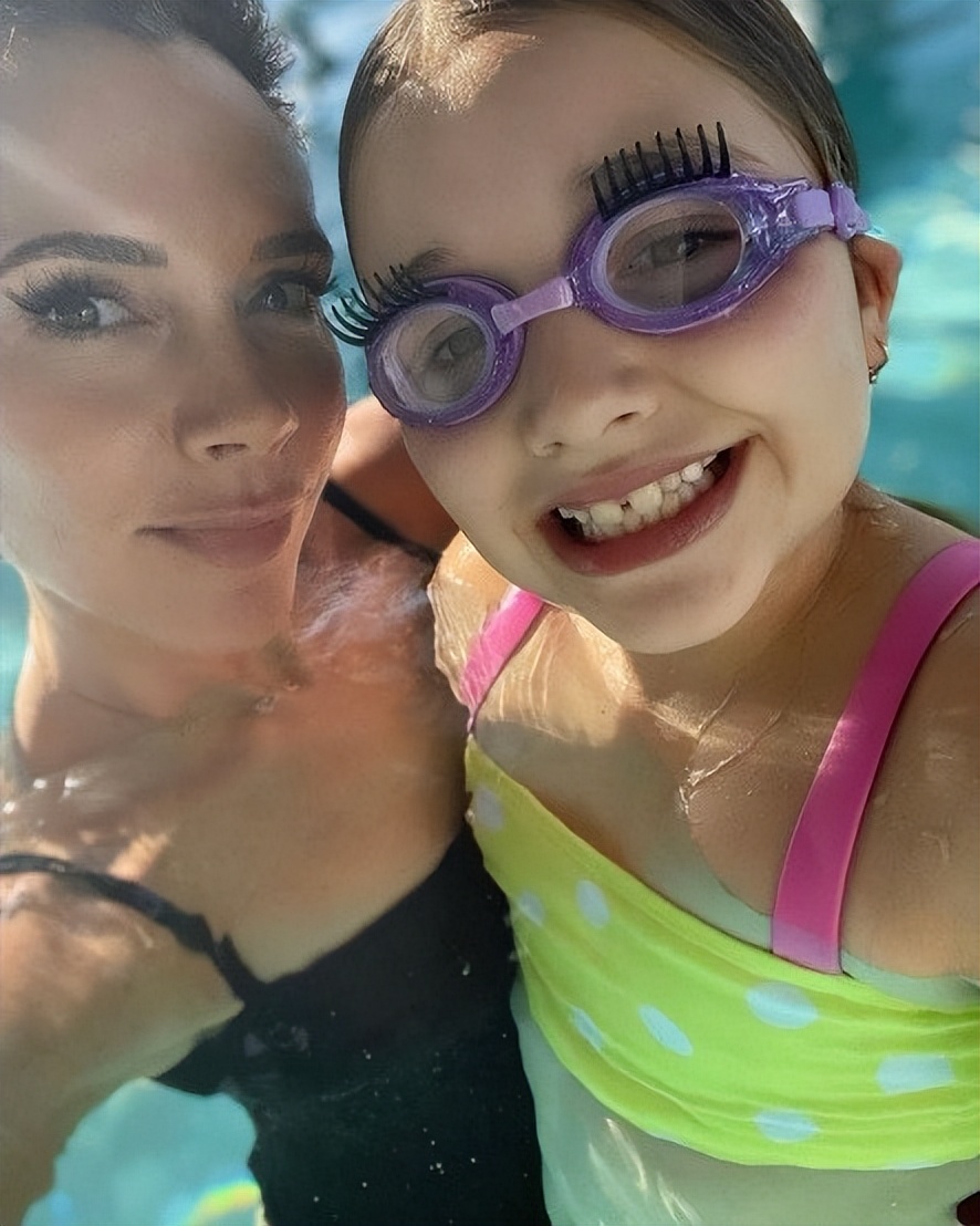 贝克汉姆小七长大了的图片,维多利亚贝克汉姆小七薇娅