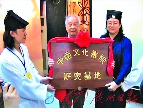 “神仙道长”徒手通电治病,7天学费36000,骗3万弟子,下场如何