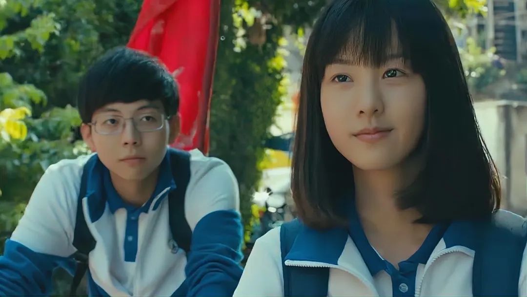 女大学生生活费800,女大学生在校收费