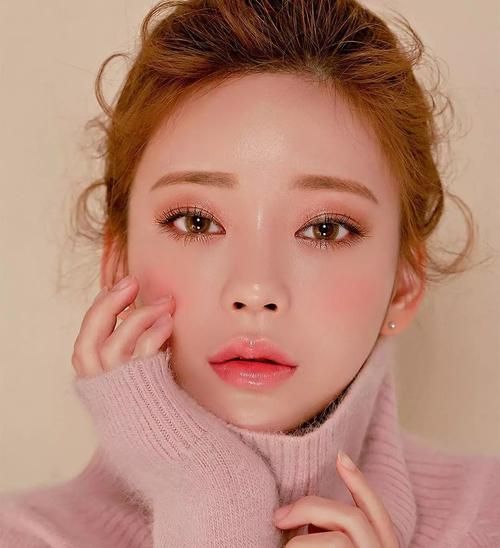 眼睛跟眉毛之间距离宽,眼睛与眉毛之间的距离短好吗