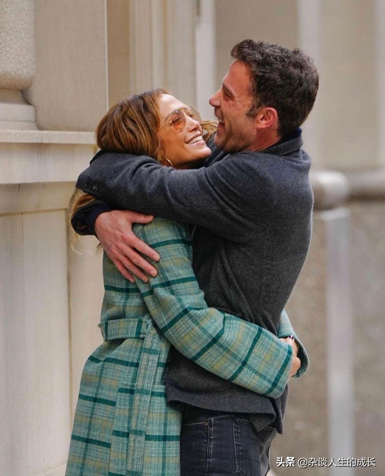 娶我吧！（翘臀珍）珍妮佛罗培兹、班艾佛列克在游艇上放闪