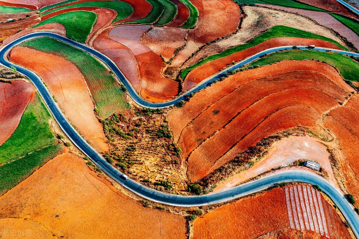 东川风景调色板,云南东川红土地上帝打翻了调色盘