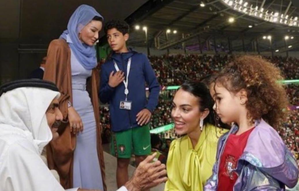 63岁卡塔尔莫扎太后,莫扎太后18岁照片