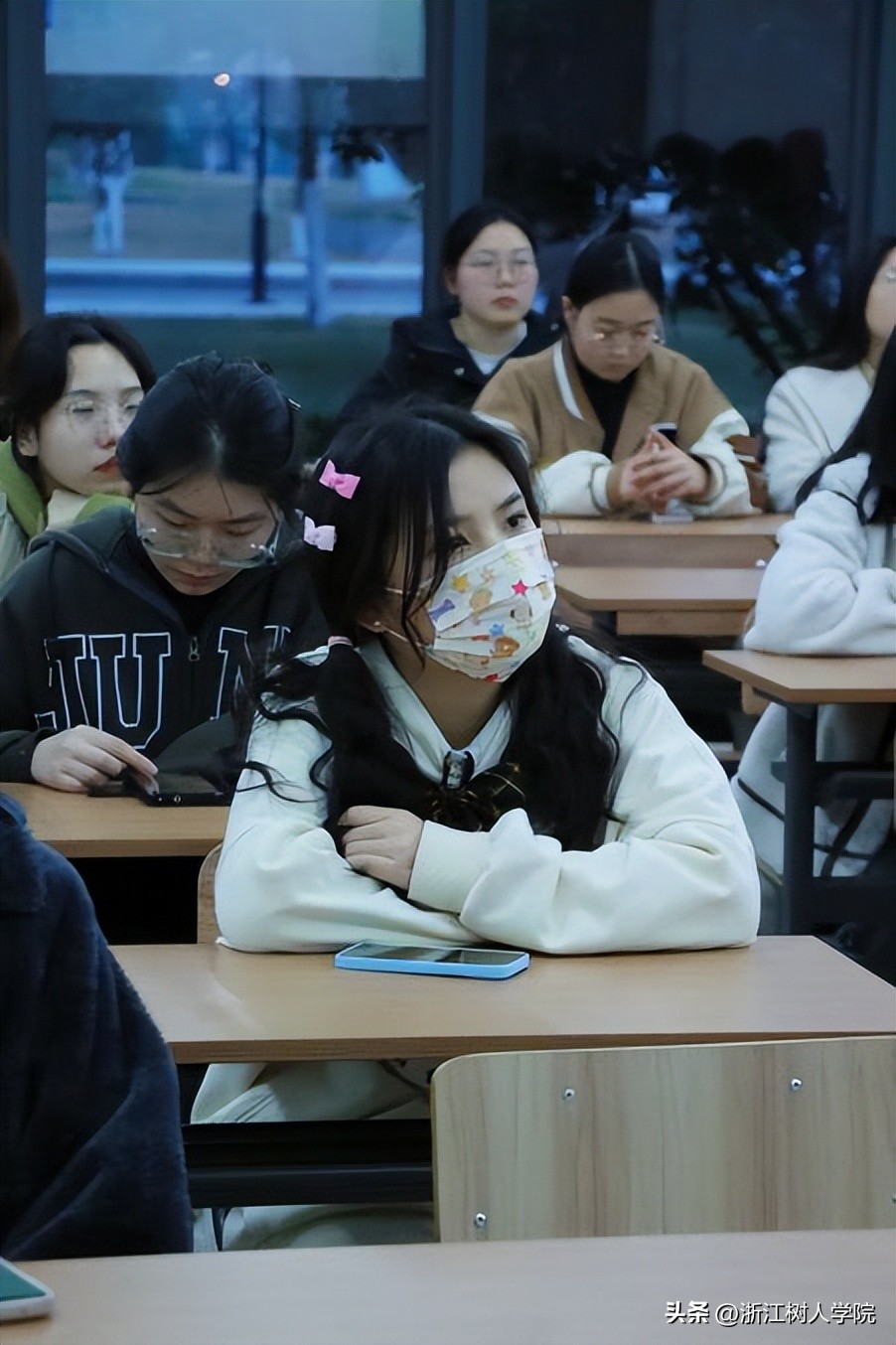 闻新社研讨会|以崭新姿态，书“万千”文章