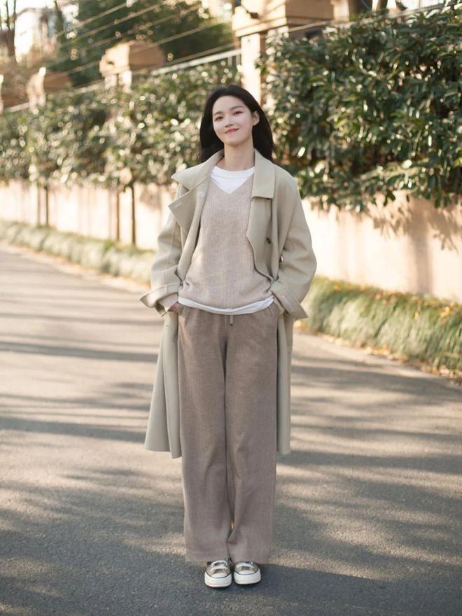 燕麦色大衣新年穿搭,燕麦色的衣服适合多大年纪的穿