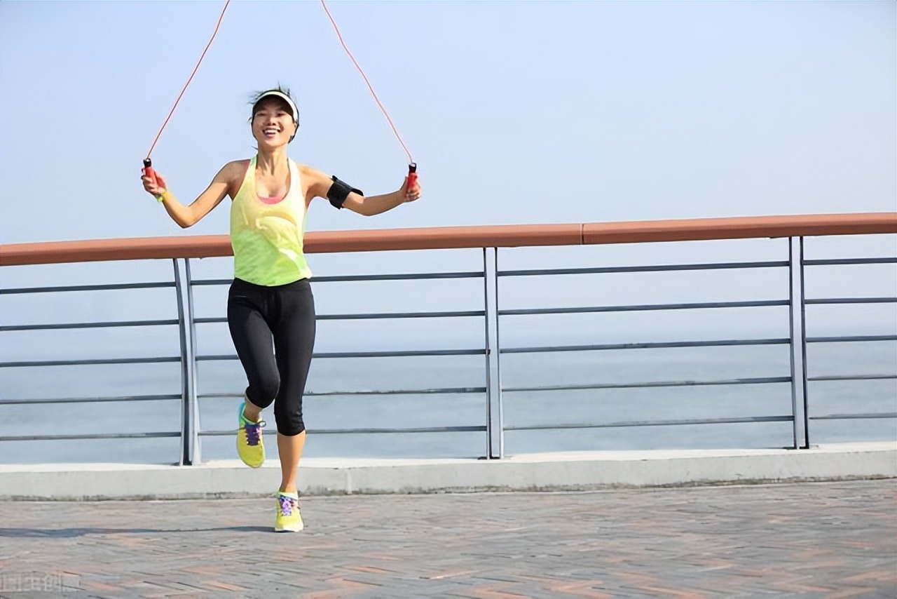 跳绳减肥要跳多少分钟才有效,一天跳6000跳绳半个月能减肥多少