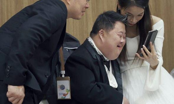 指挥家舟舟癌症,41岁指挥家舟舟纪录片