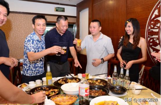 一杯白酒换算多少啤酒,啤酒换算白酒简单公式是什么