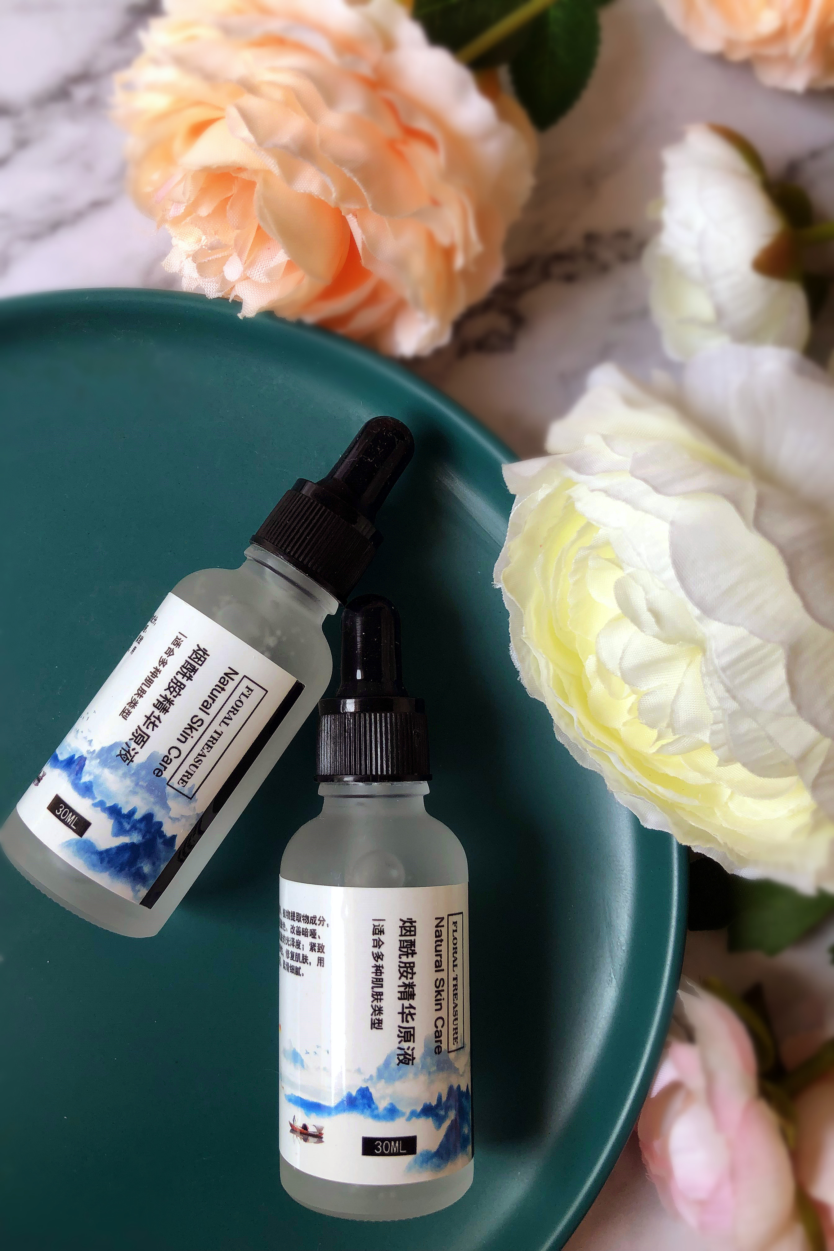 精华液推荐:增强肌肤的锁水能力,使肤质维持在稳定细腻且有光泽