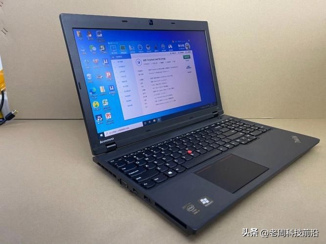 电脑显示器突然花屏显示条纹,笔记本电脑条纹花屏是什么原因