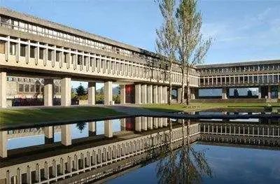 英国创意艺术大学留学条件,英国创意艺术类研究生申请条件