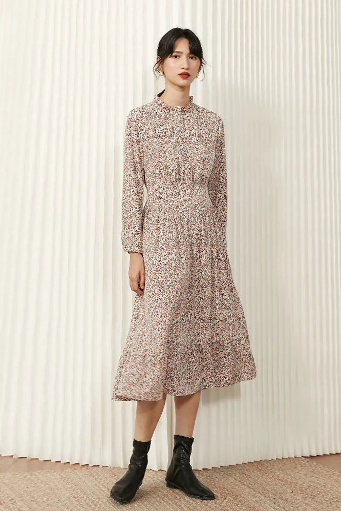 穿裙子靴子过年,过年穿了裙子显瘦