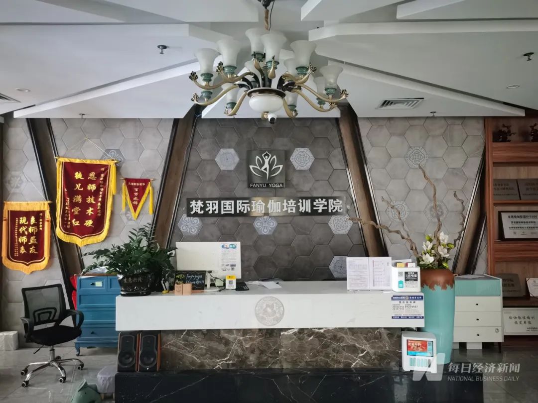 “华南地区最大瑜伽品牌”撑不住了？有人刚经历隔壁健身房“跑路”，又在这儿买了4万多......