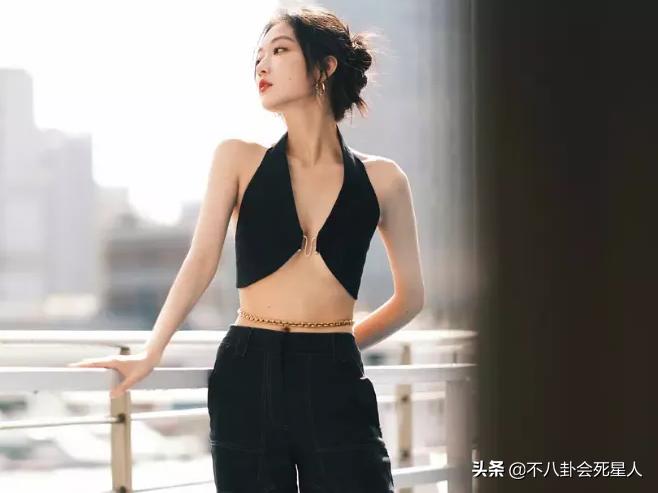 冬天走红毯穿得厚的女明星,女明星走红毯的穿着