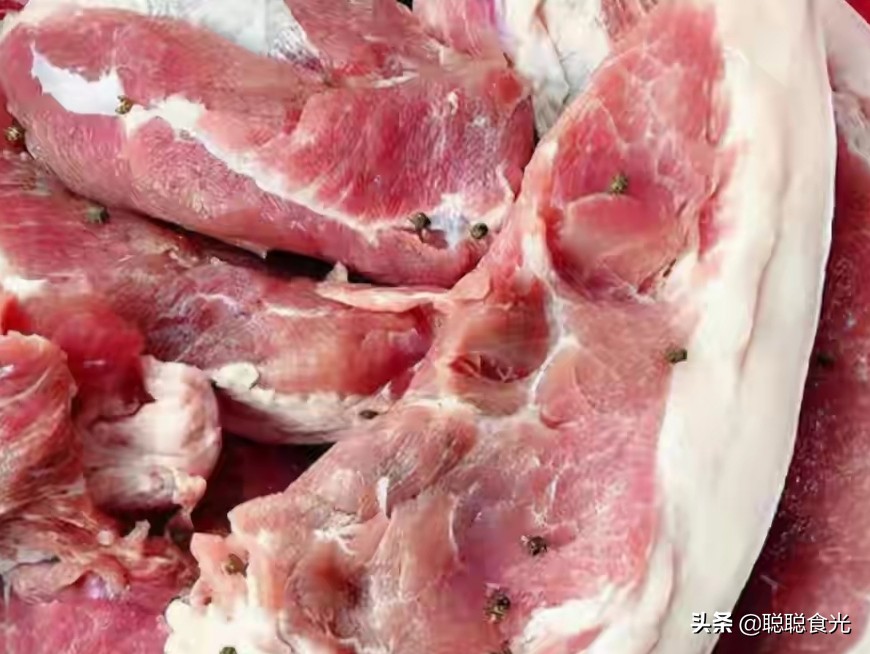 腌腊肉100斤肉放多少盐才不咸不淡,10斤猪肉放了180克盐腌腊肉会咸吗